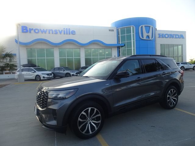 2025 Ford Explorer ST-Line in Gray Metallic — front three-quarter view
